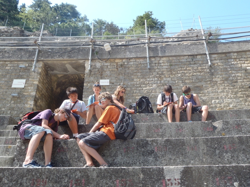 Village Camps International Summer Camp Ard&egrave;che, France 2019-07-26 https://www.villagecamps.com/journals_admin/images/17-10-Students at work.jpg